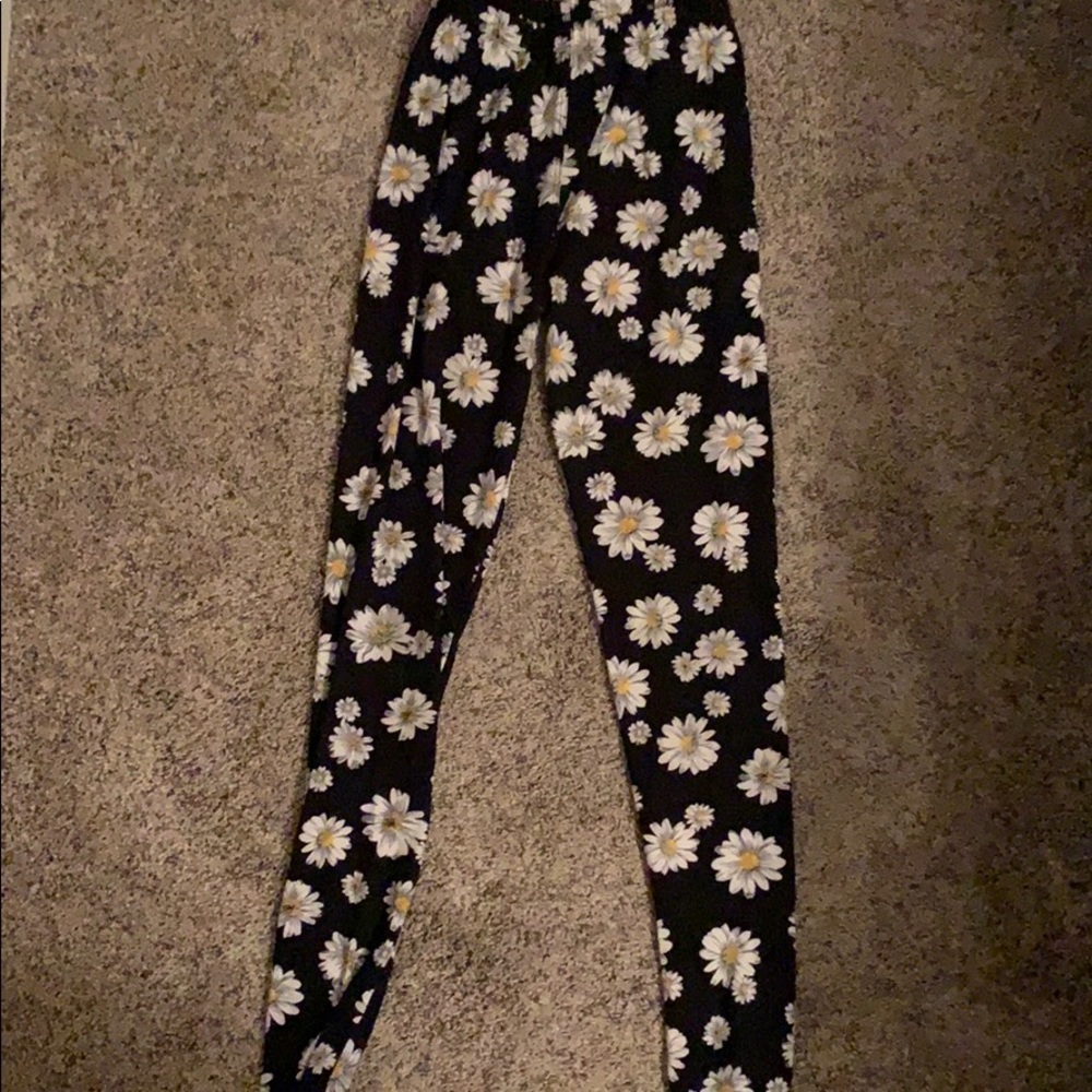 Luluroe leggings, daisy edition